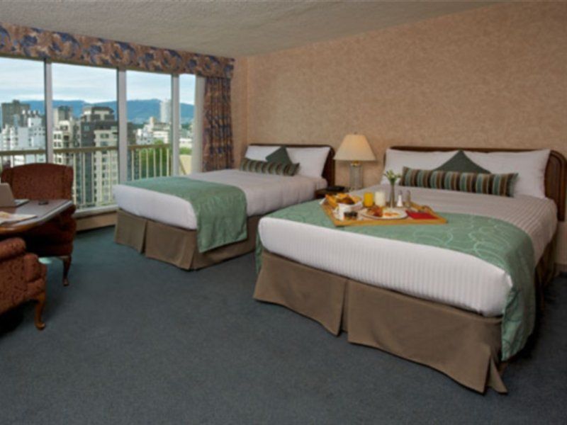 Coast Plaza Hotel And Suites 溫哥華 外观 照片